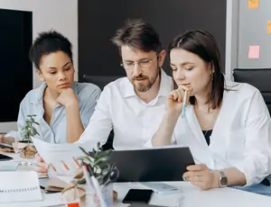 A team looking at data to determine who is a good candidate for an open position - LatamCent