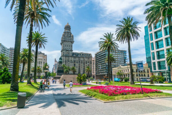 Hiring employees in Uruguay